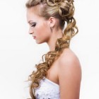 Účes Svatební dlouhé vlasy