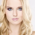 Make-up tipy blond vlasy modré oči