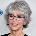 Účesy 2023 ženy nad 60 let s brýlemi