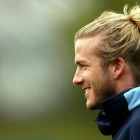 Beckham dlouhé vlasy
