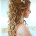 Udělejte si svatební účes se středně dlouhými vlasy