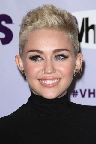 Miley cyrus účes novinky